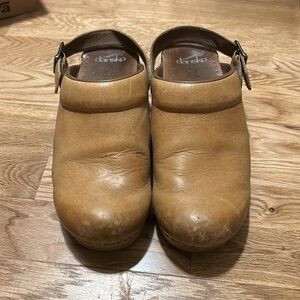 Dansko Mule Clogs Honey Distressed 39